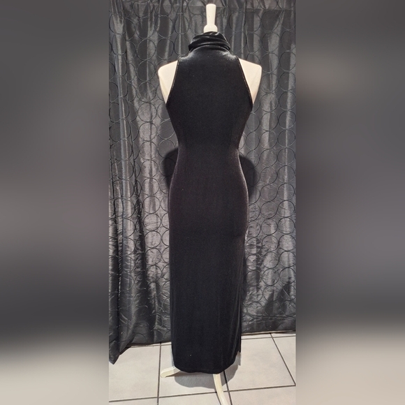 Elegant Black Velvet Dress Form - Picture 3 of 5